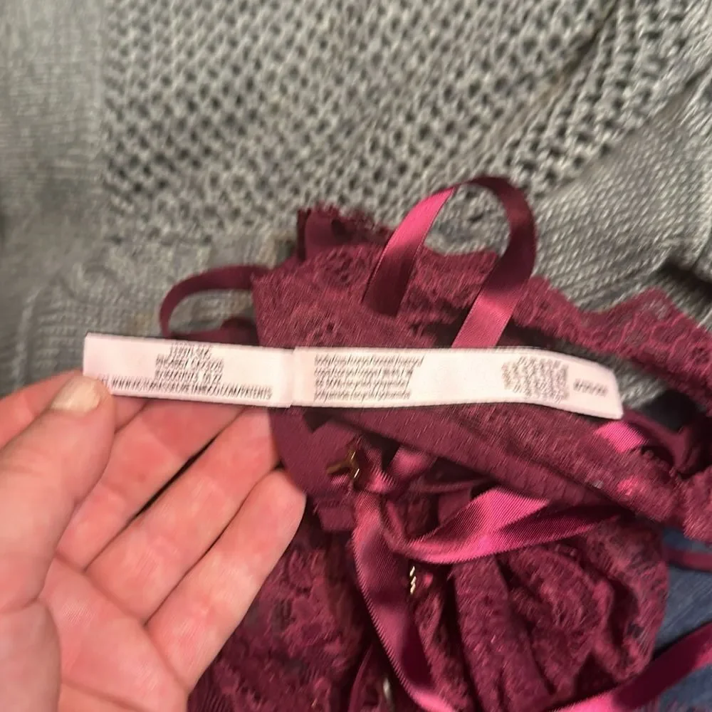 Victoria’s Secret lingerie M (2800)  NWOT